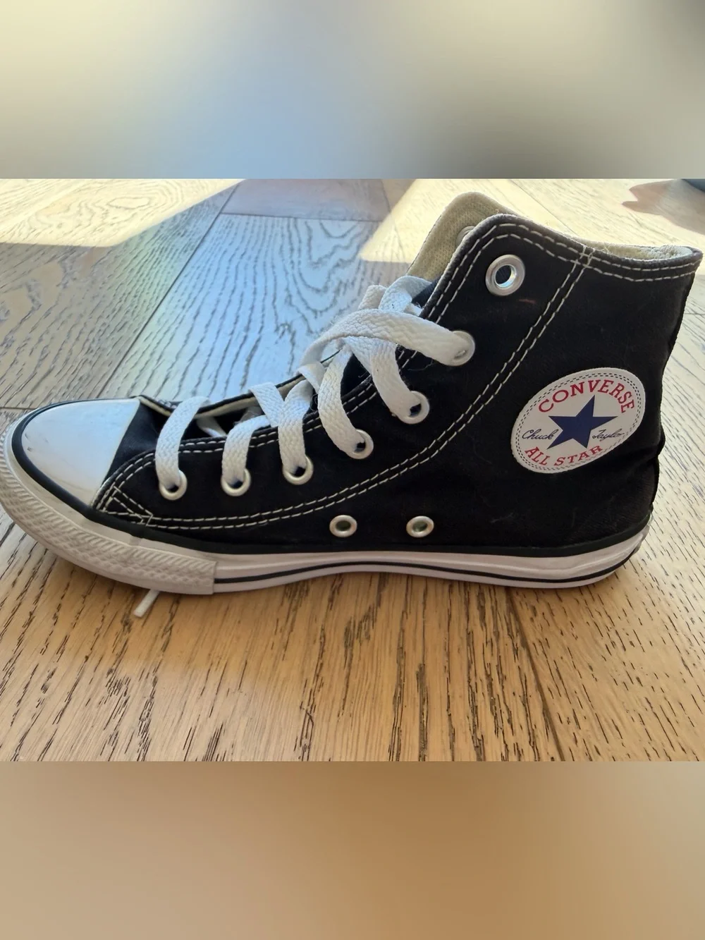 Converse Chuck Taylor All Star Kids High Top Sneakers in Black and White Sz 2.5
